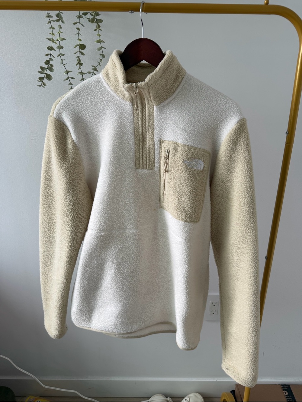 The North Face Men’s Cream & Beige Quarter-Zip Sherpa Pullover